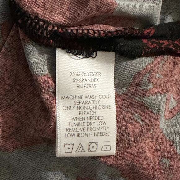 Susan Graver Red Black Paisley Tunic Top Plus Sz 1X Ruched Neck Stretch Holiday - Picture 9 of 9